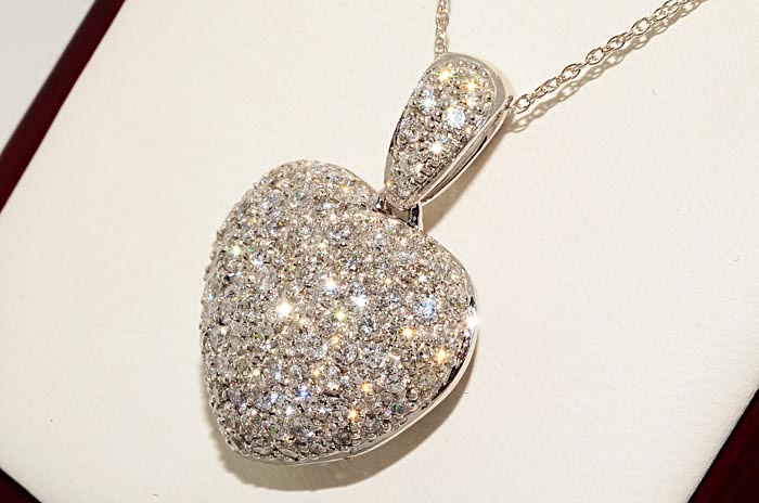 5,500 2.00CT ROUND CUT DIAMOND HEART CLUSTER NECKLACE  