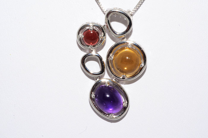 00CT CABOCHON CUT AMETHYST, GARNET & CITRINE NECKLACE  