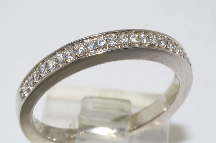 22CT 21 STONE ROUND CUT CUBIC ZIRCONIUM BAND SIZE 7.25  