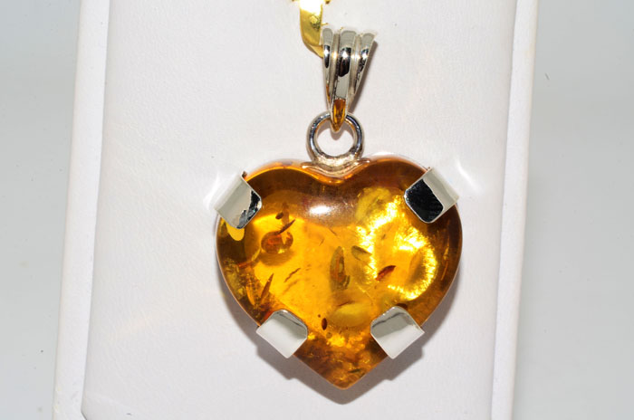 26.00MM AMBER HEART SOLITAIRE PENDANT WONDERFUL  