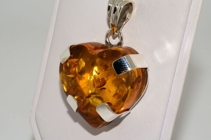 26.00MM AMBER HEART SOLITAIRE PENDANT WONDERFUL  