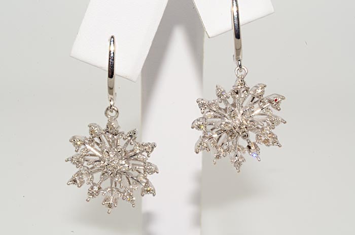 44CT ROUND CUT DIAMOND SNOWFLAKE DESIGN EARRINGS  