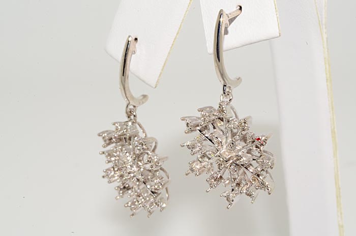 44CT ROUND CUT DIAMOND SNOWFLAKE DESIGN EARRINGS  