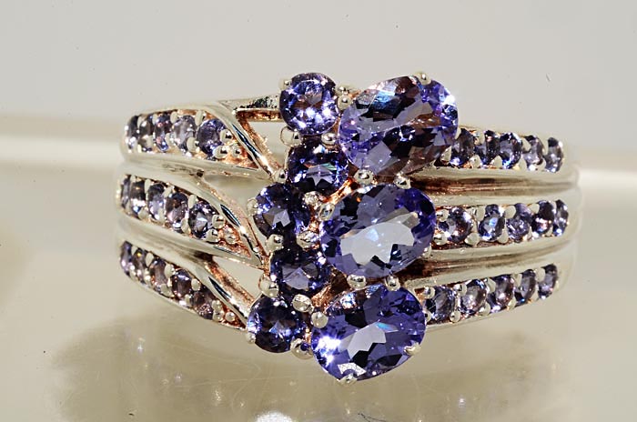 61CT OVAL & ROUND CUT TANZANITE RING SIZE 8  